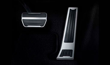 Enhance your Range Rover interior with Bright Metal Pedals L461