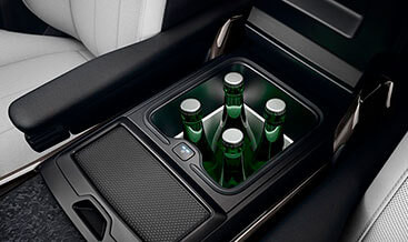 L460 Range Rover Front Centre Console Refrigerator Compartment - Enhance your luxury SUV with a convenient cooling upgrade.