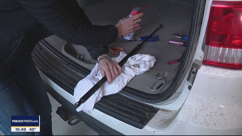 Cleaning ball-and-socket joints of liftgate struts.