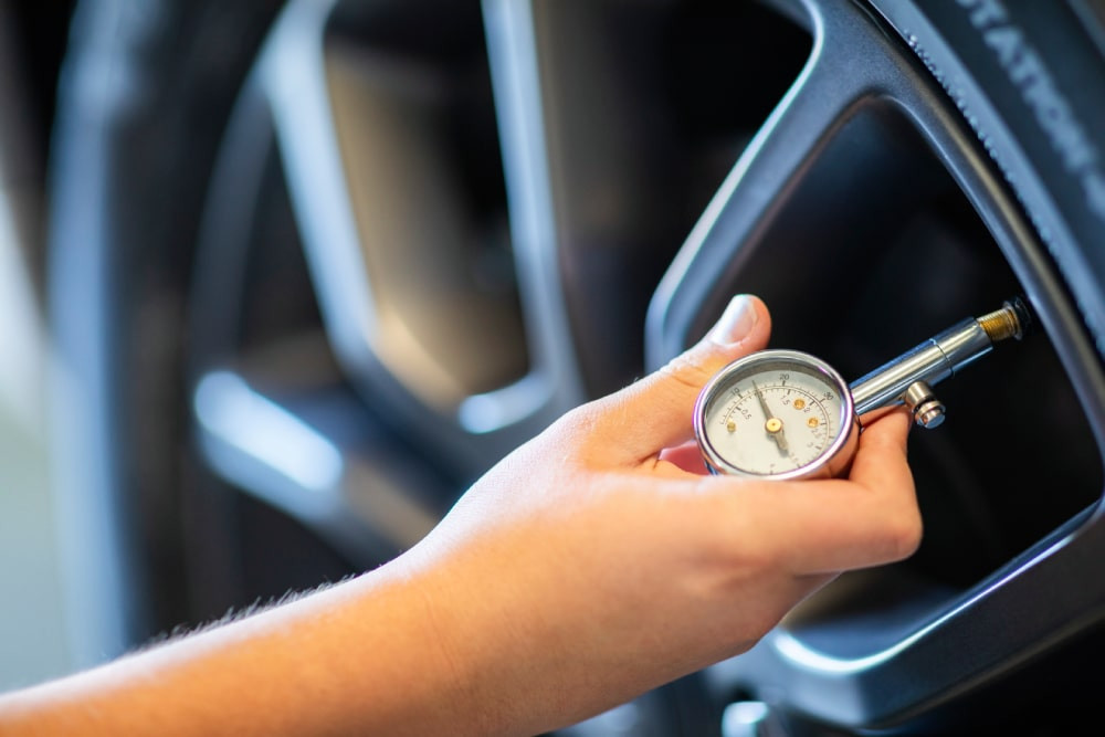 Checking car tire pressure