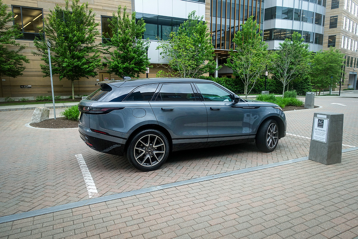 Side profile of 2024 Range Rover Velar R-Dynamic SE showcasing its design and 22” wheels